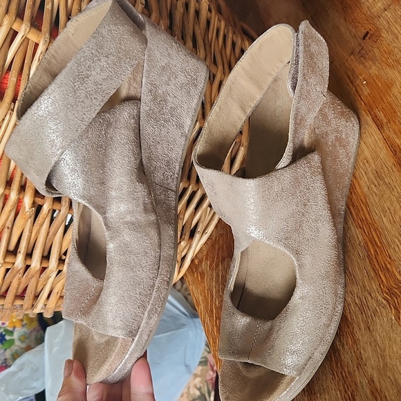 Coconuts by Matisse Coryn Wedge Sandals size 9 Metallic Golden - Picture 7 of 13